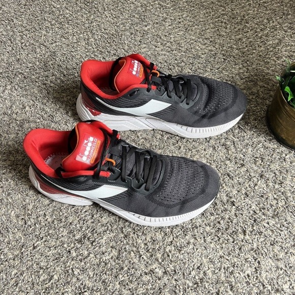 Diadora Mythos Blushield Vigore Black Red Running Shoe Sneakers 11 NO INSOLE main image 6